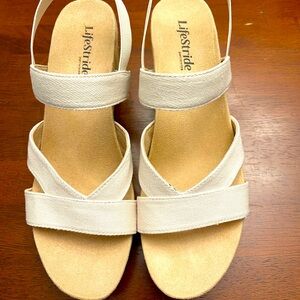 Life Stride Women's Cream Sandals - Size 9  - Brand New Never Worn
